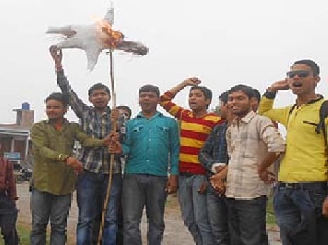 Youth Congress blew effigy of Modi