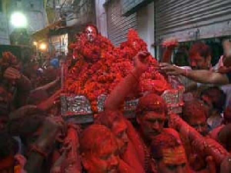 Udat gulal lal bhai galiyan