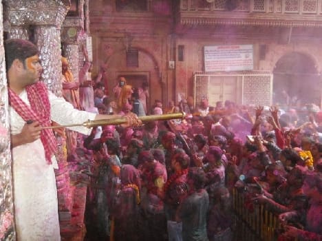 holi celebration in bake bihari temple