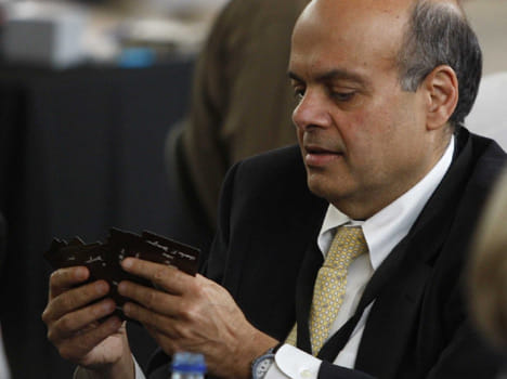 ajit jain may take the place of warren buffet