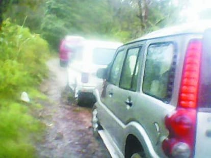 rain create trouble for bride and bridegroom in kangra.