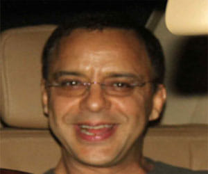 vidhu vinod chopra is suffering from swine flu