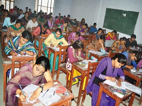 Chaos started the examination of the University between