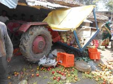 Entered into uncontrollable tractor vegetable shop