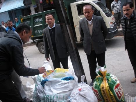 Q polythene seized three and a half, 75 thousand penalty