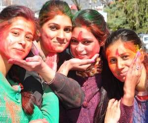 holi colour making at home.