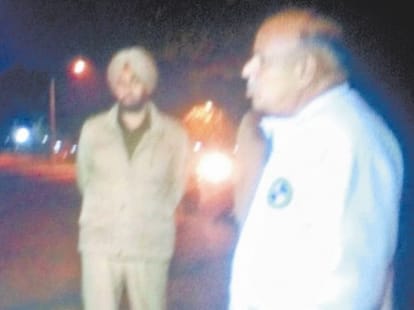 honda car looted by 4 robbers in filmy style