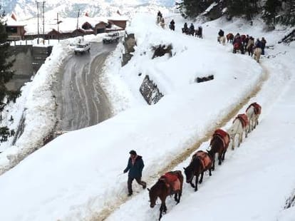 jammu-srinagar highway shut for fourth consecutive day 