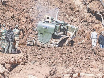 srinagar-Jammu Highway shut for the third day in a row