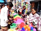 holi market
