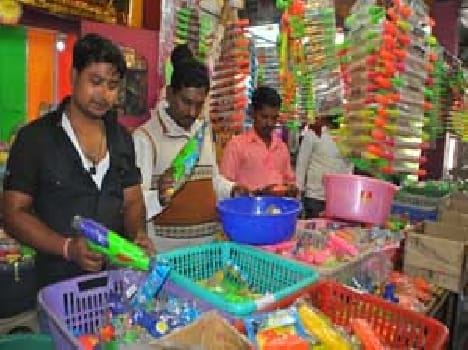 Holly shopping purchases people thronging crowd .