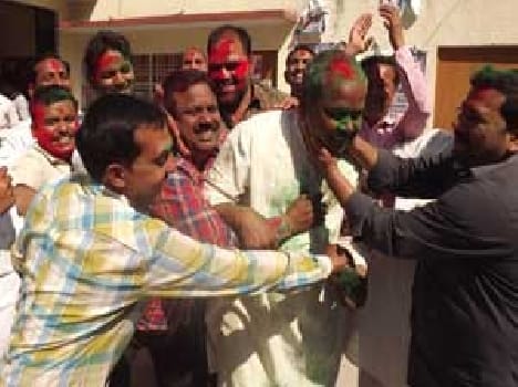 SP office workers fun of Holi