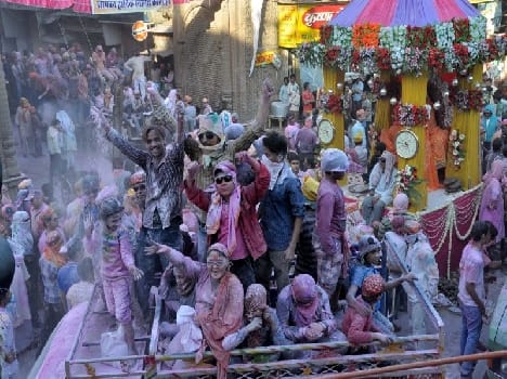 holi celebration in mathura