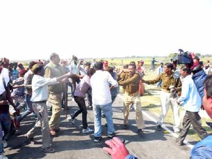 A man died in an accident in Unnao.