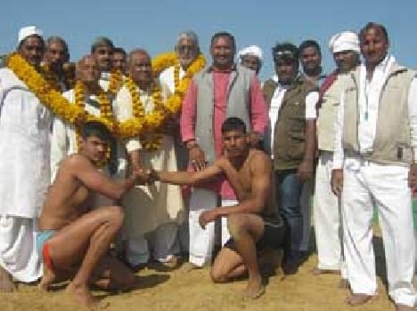 Missing equals Rs one lakh on wrestling
