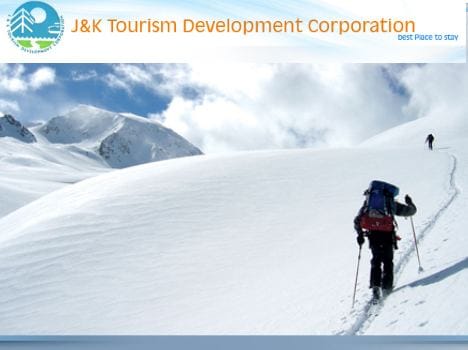 chief ministers meeting with the hotel owners of valley for better tourism