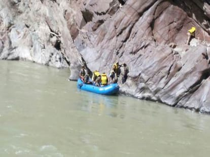 police personnel swept in ganga in Devprayag.