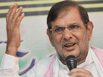sharad yadav mets mufti mohammad sayeed, welcomes him to janata parivar