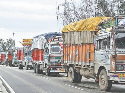 srinagar-jammu national highway reopens for one-way traffic