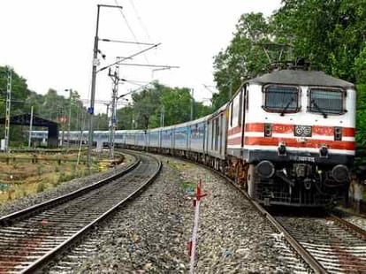 Family Forgets Purse with Diamonds in Train, Gets it Back