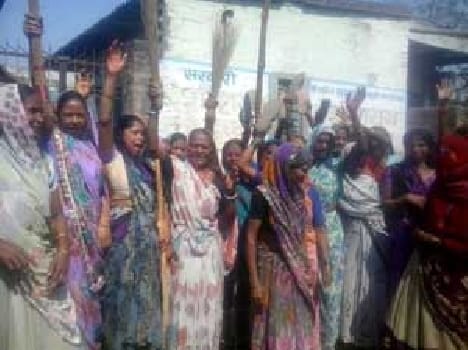 Womens Protesr For Waine Shop In Sarnath