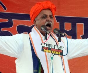 praveen togadia roars at mufti in jammu