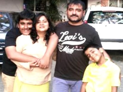 sonia loves and married with deaf sandeep.