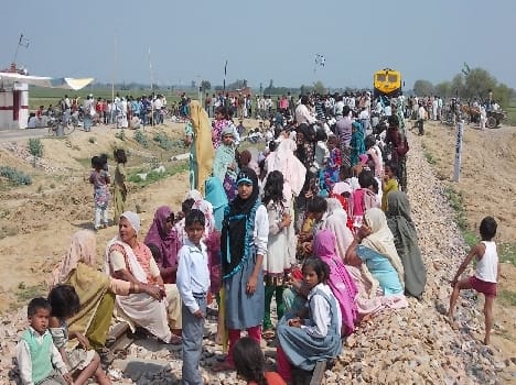 The train stopped villagers DRM