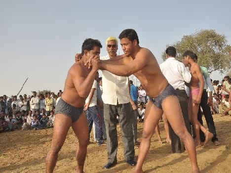 Fair , wrestling - Cirque recognize Indian culture