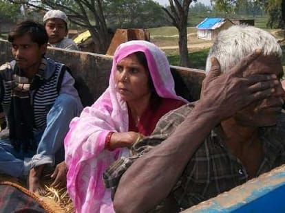 Women cut her tongue and submit in temple