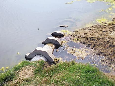 Flowing river water containing chemical Sengur
