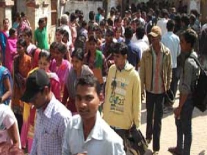 The examinations for college graduates left the exam 30