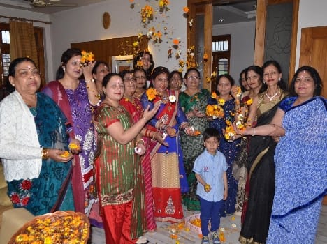 Women played a flower Holly