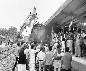 Youth Congress demonstrate against Deputy CM