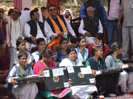 laptop has been given to 20 students by cm
