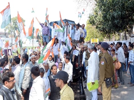 Congress stopped the train , put jam