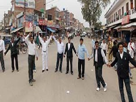 Allahabad tremendous outrage at the incident lawyers