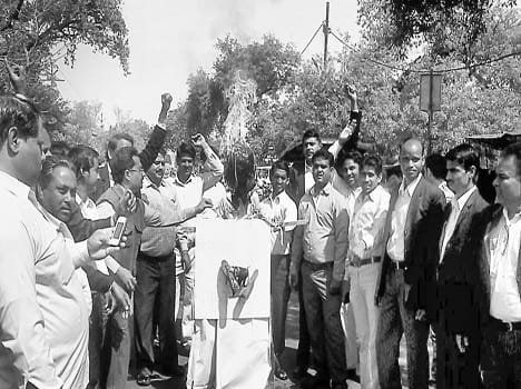  lawyer protest againest police