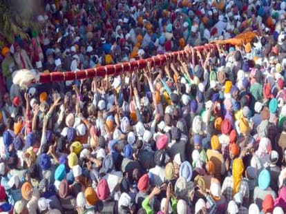 jhande ji fair in dehradun.