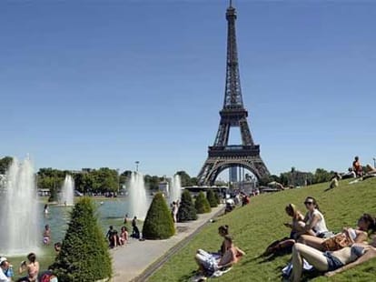 france president blames isis for paris attacks