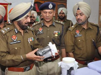 axis bank cash van 1.34 crore robbery case