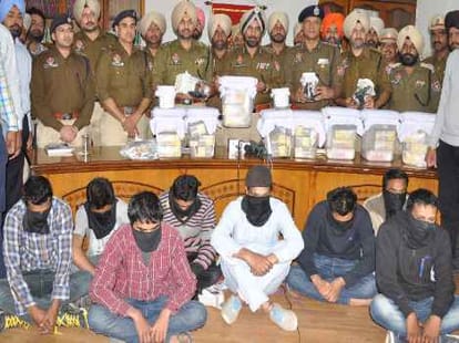 axis bank cash van 1.34 crore robbery case