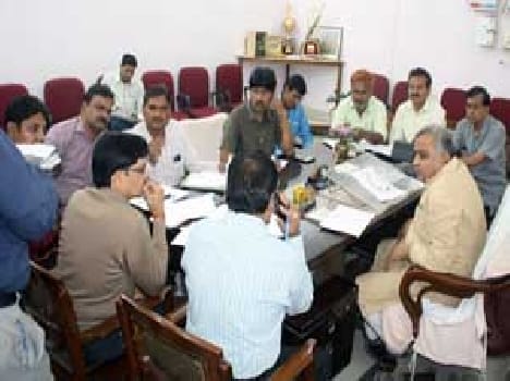 Mayor Ram gopal mohale participate meeting in Nagar nigam