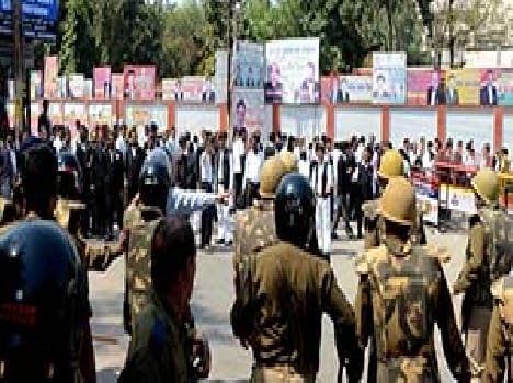 Organically in court again , Inspector injured in stone pelting