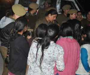 lathicharge on teachers protesting outside house of education minister