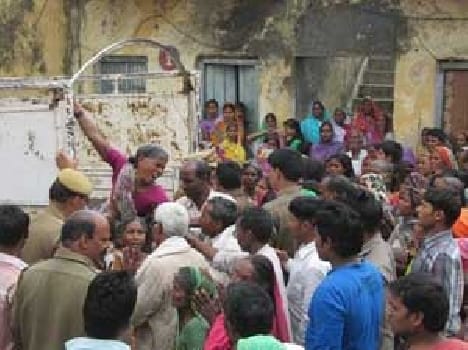 Noose was found hanging on the body of the mother with three sons