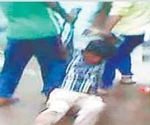 mob kills a youth on molestation in agra