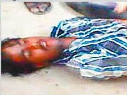 mob kills a youth on molestation in agra