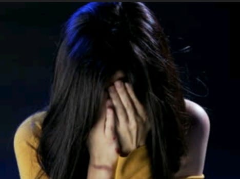 woman raped and blackmail by sub inspector