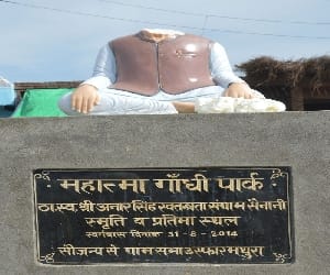 freedom fighter statue breked in usfar village
